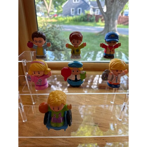 Fisher-Price Little People Smiling School Bus & 7 Figures Set - Picture 3 of 9